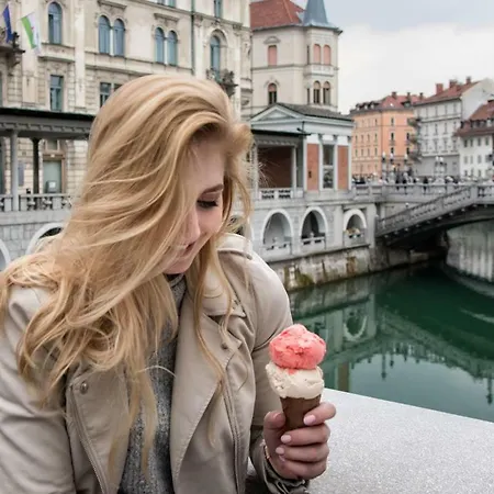 Ella's River דירה *