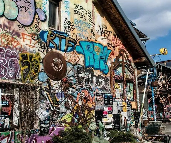 Διαμέρισμα Ella's River *